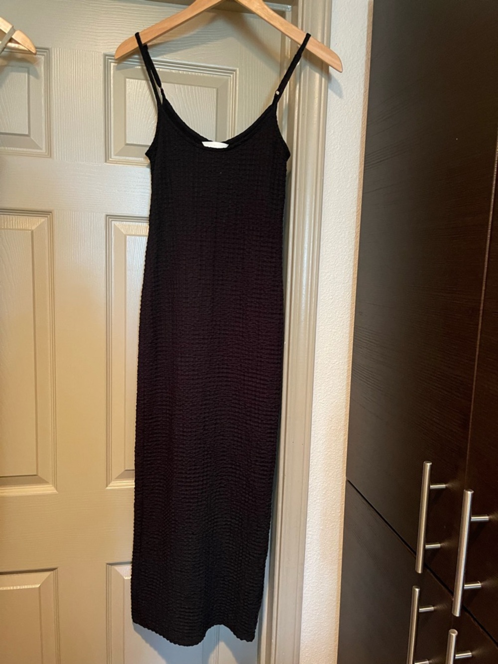 H&M Black Sleeveless Midi Dress